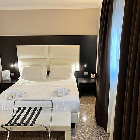 Eh Suites Rome Airport Euro House Hotels Фиумичино Екстериор снимка