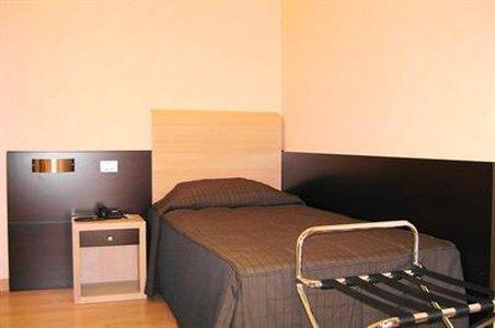 Eh Suites Rome Airport Euro House Hotels Фиумичино Екстериор снимка