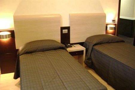Eh Suites Rome Airport Euro House Hotels Фиумичино Екстериор снимка