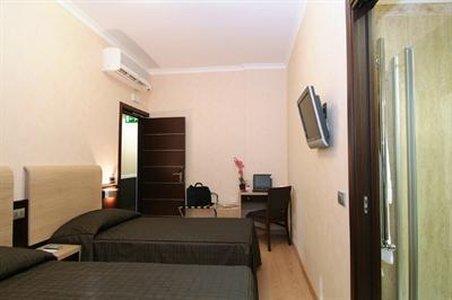 Eh Suites Rome Airport Euro House Hotels Фиумичино Екстериор снимка