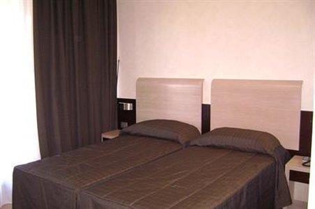 Eh Suites Rome Airport Euro House Hotels Фиумичино Екстериор снимка