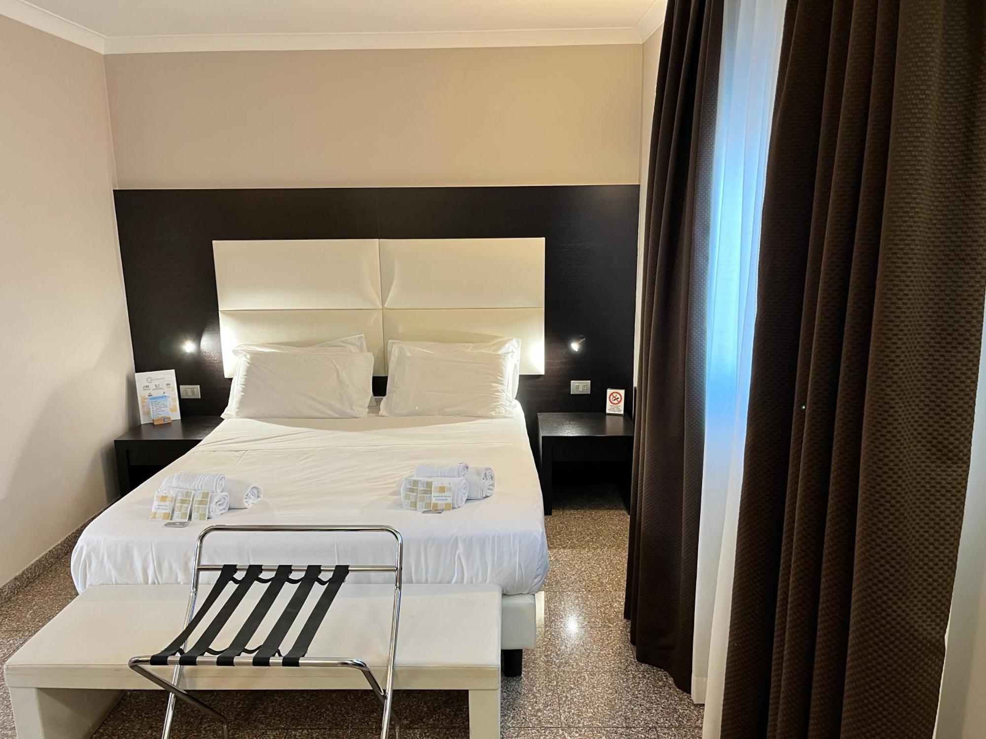 Eh Suites Rome Airport Euro House Hotels Фиумичино Екстериор снимка