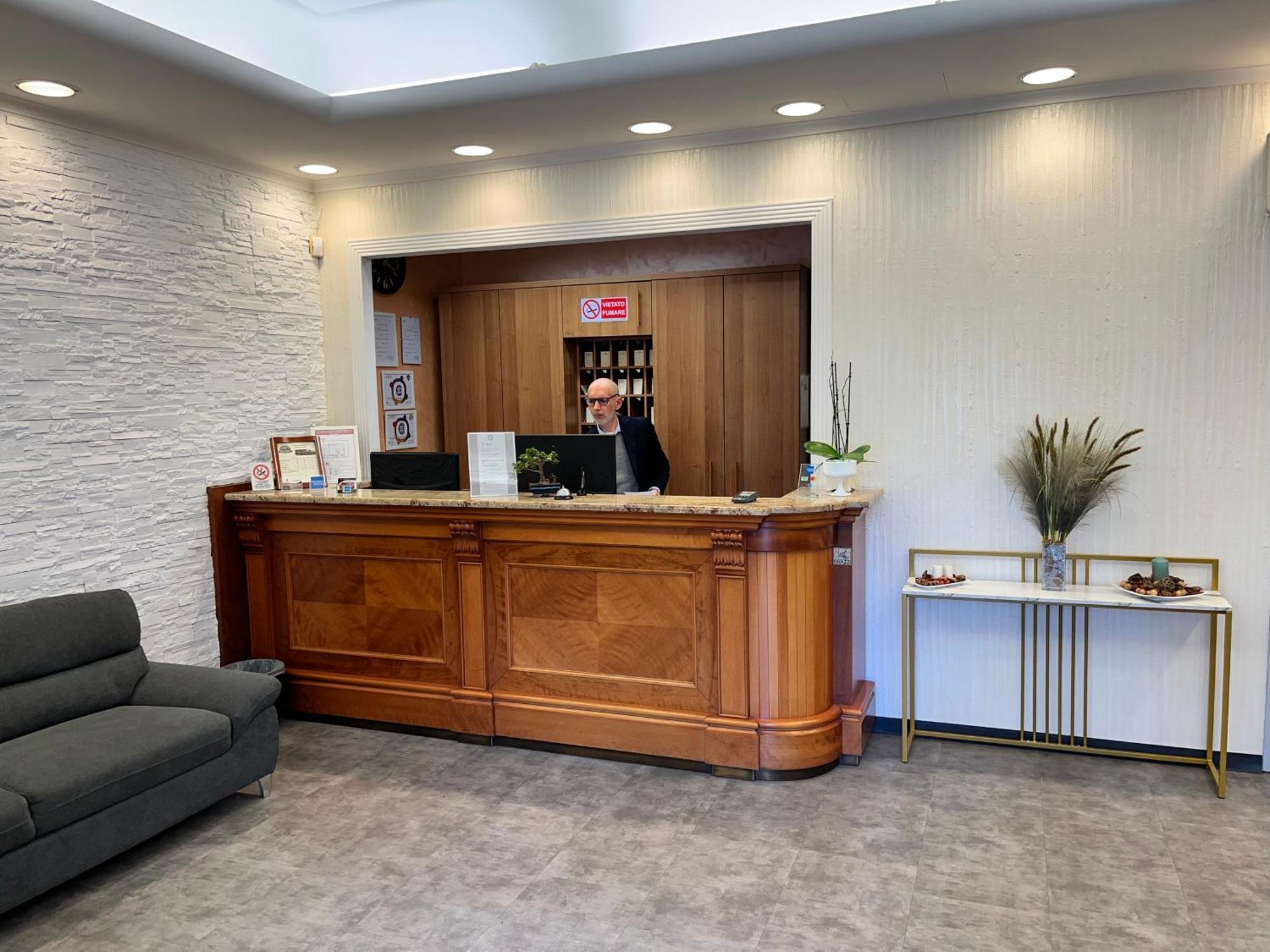 Eh Suites Rome Airport Euro House Hotels Фиумичино Екстериор снимка