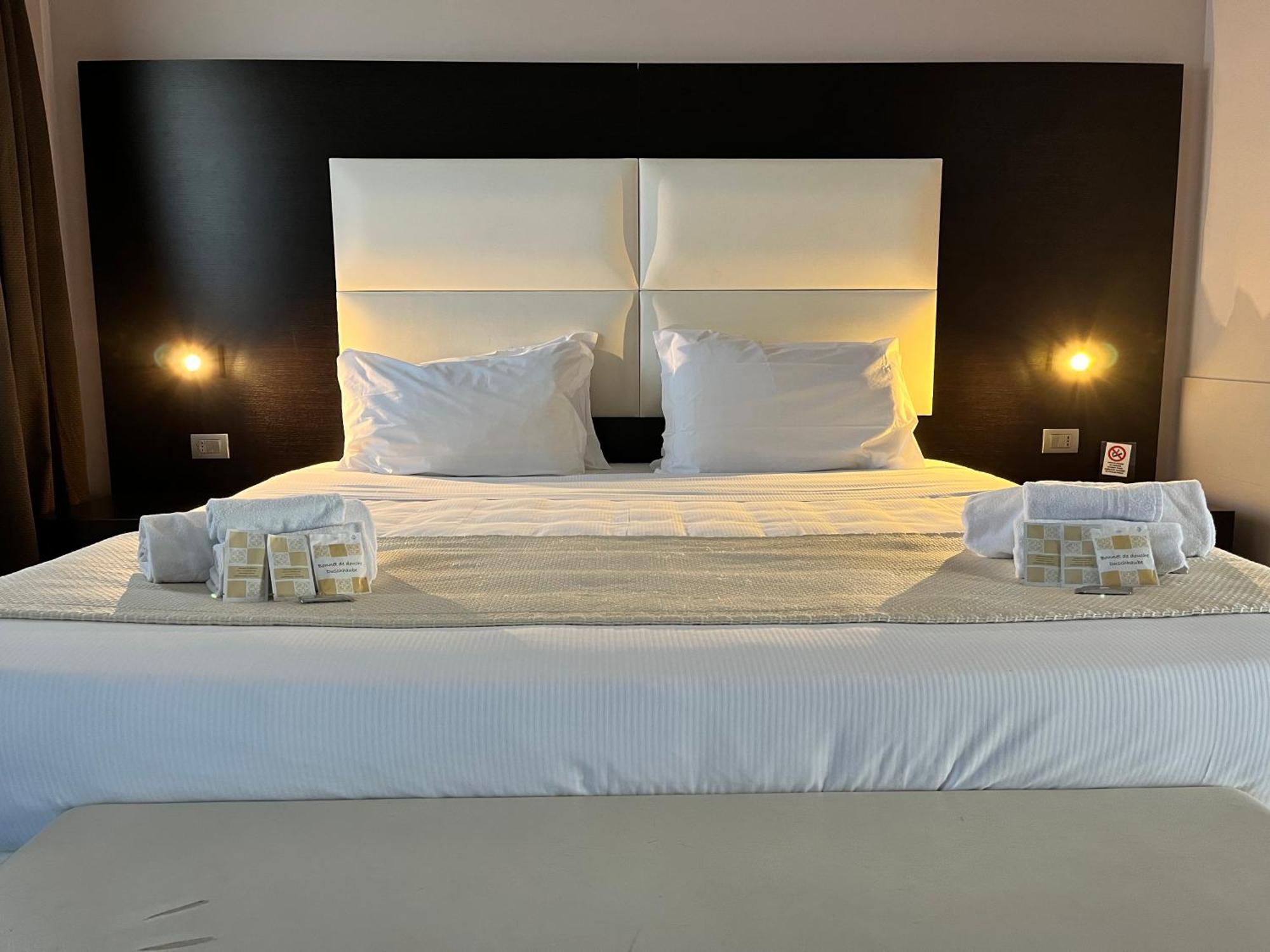 Eh Suites Rome Airport Euro House Hotels Фиумичино Екстериор снимка