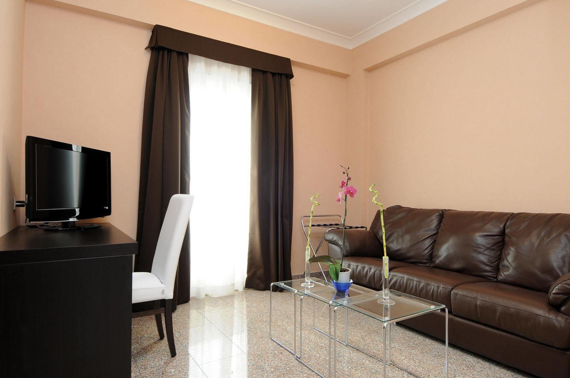 Eh Suites Rome Airport Euro House Hotels Фиумичино Екстериор снимка