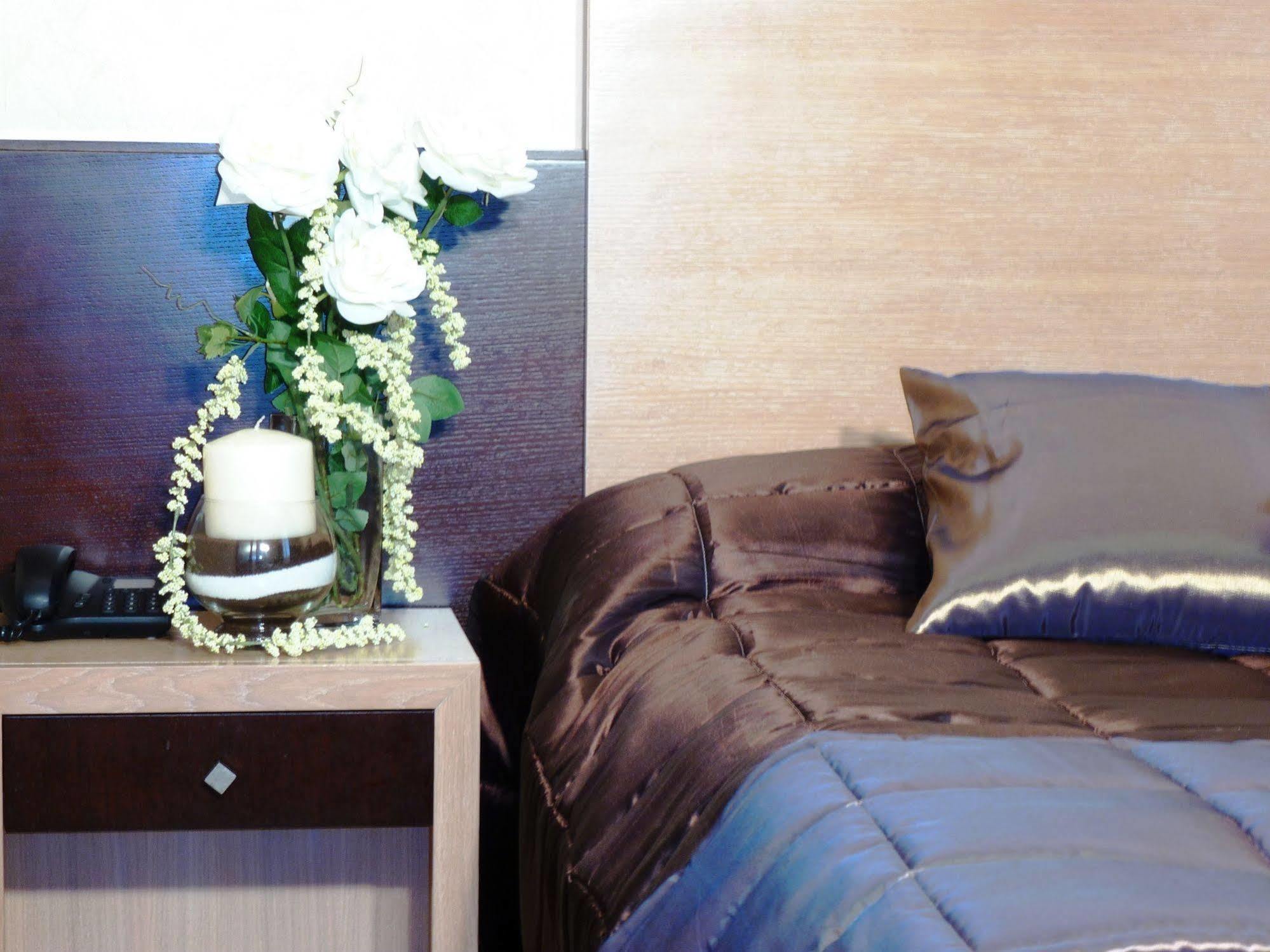 Eh Suites Rome Airport Euro House Hotels Фиумичино Екстериор снимка