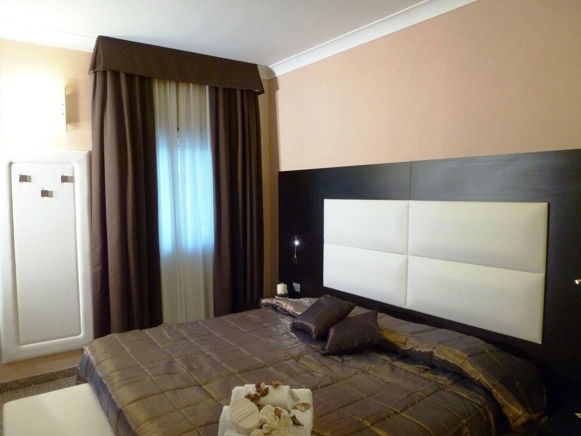 Eh Suites Rome Airport Euro House Hotels Фиумичино Екстериор снимка