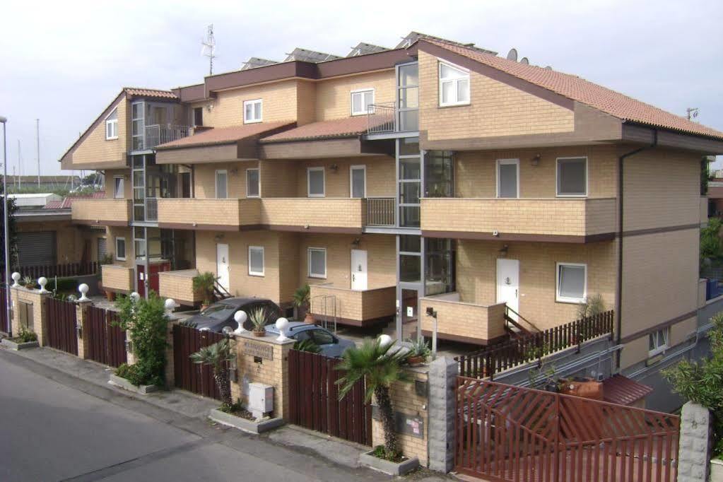 Eh Suites Rome Airport Euro House Hotels Фиумичино Екстериор снимка